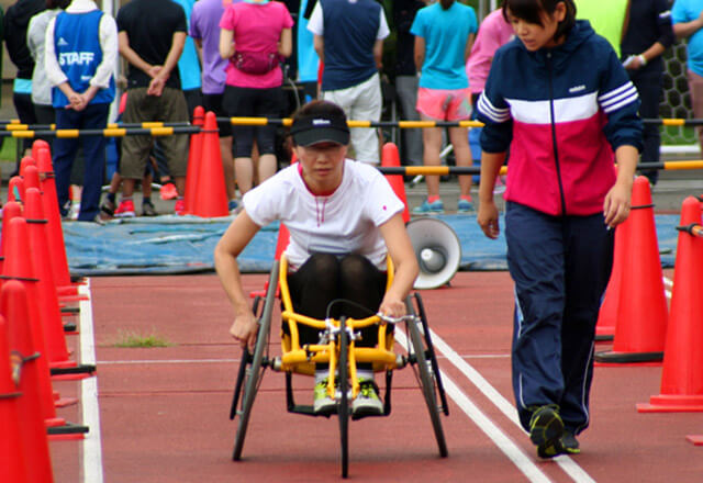 プレイベント時の競技用車いす体験