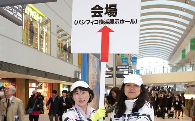 【ランナー受付】駅・会場間誘導の様子